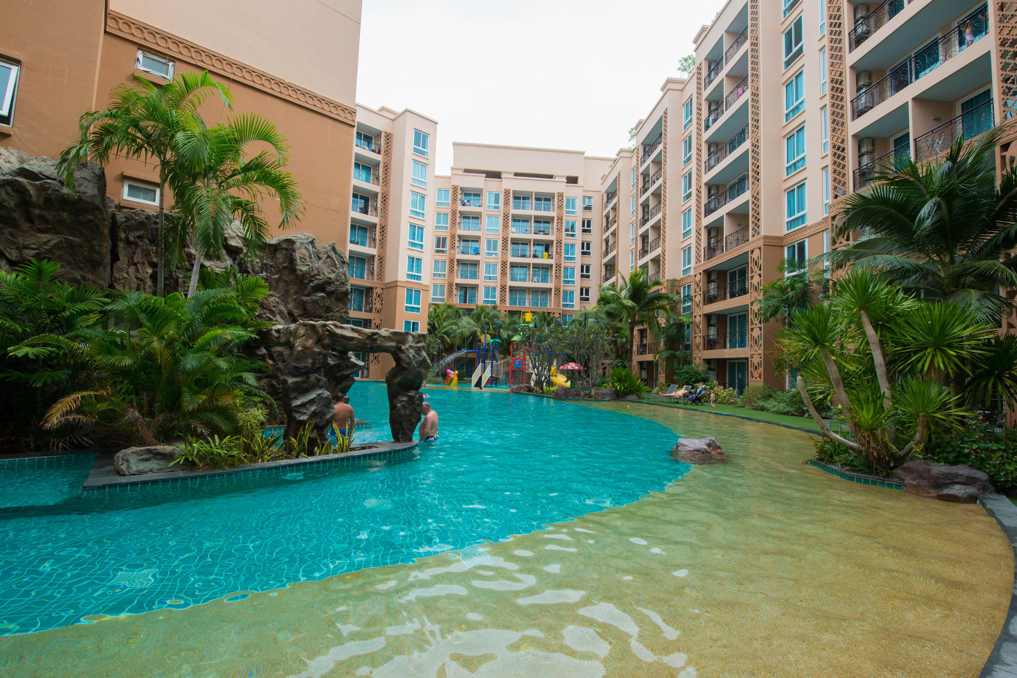 Atlantis Pattaya High Service Jomtien Beach Εξωτερικό φωτογραφία