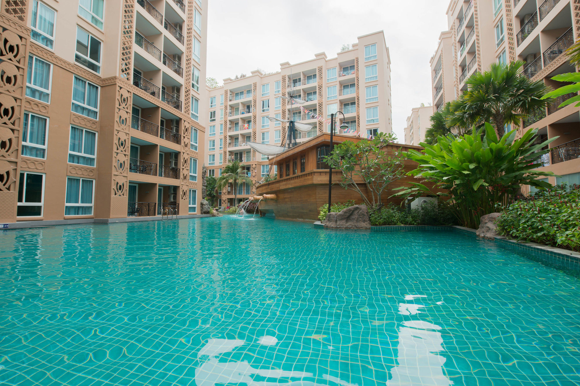 Atlantis Pattaya High Service Jomtien Beach Εξωτερικό φωτογραφία