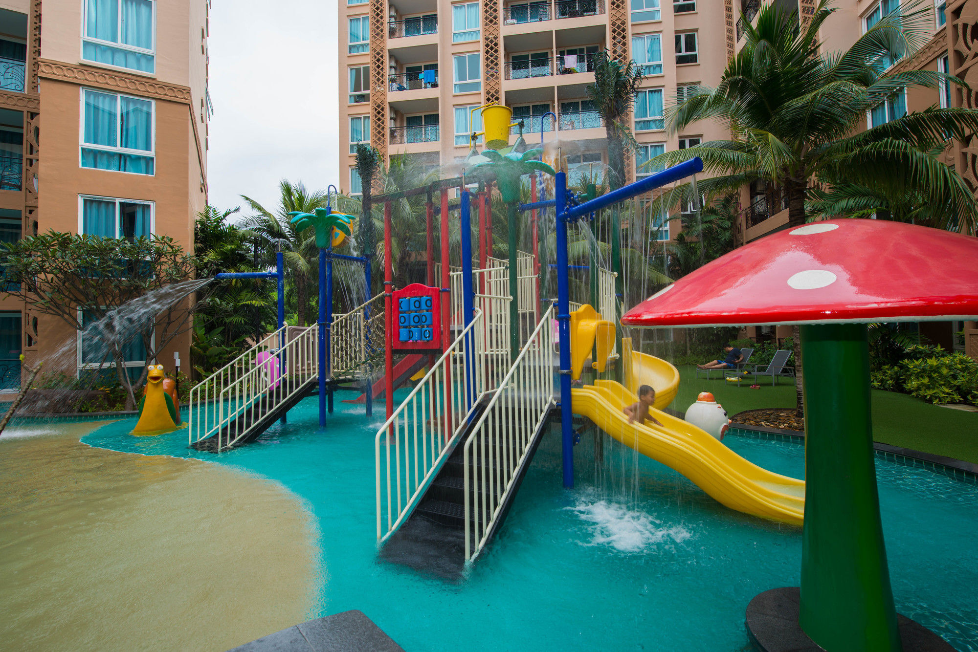 Atlantis Pattaya High Service Jomtien Beach Εξωτερικό φωτογραφία