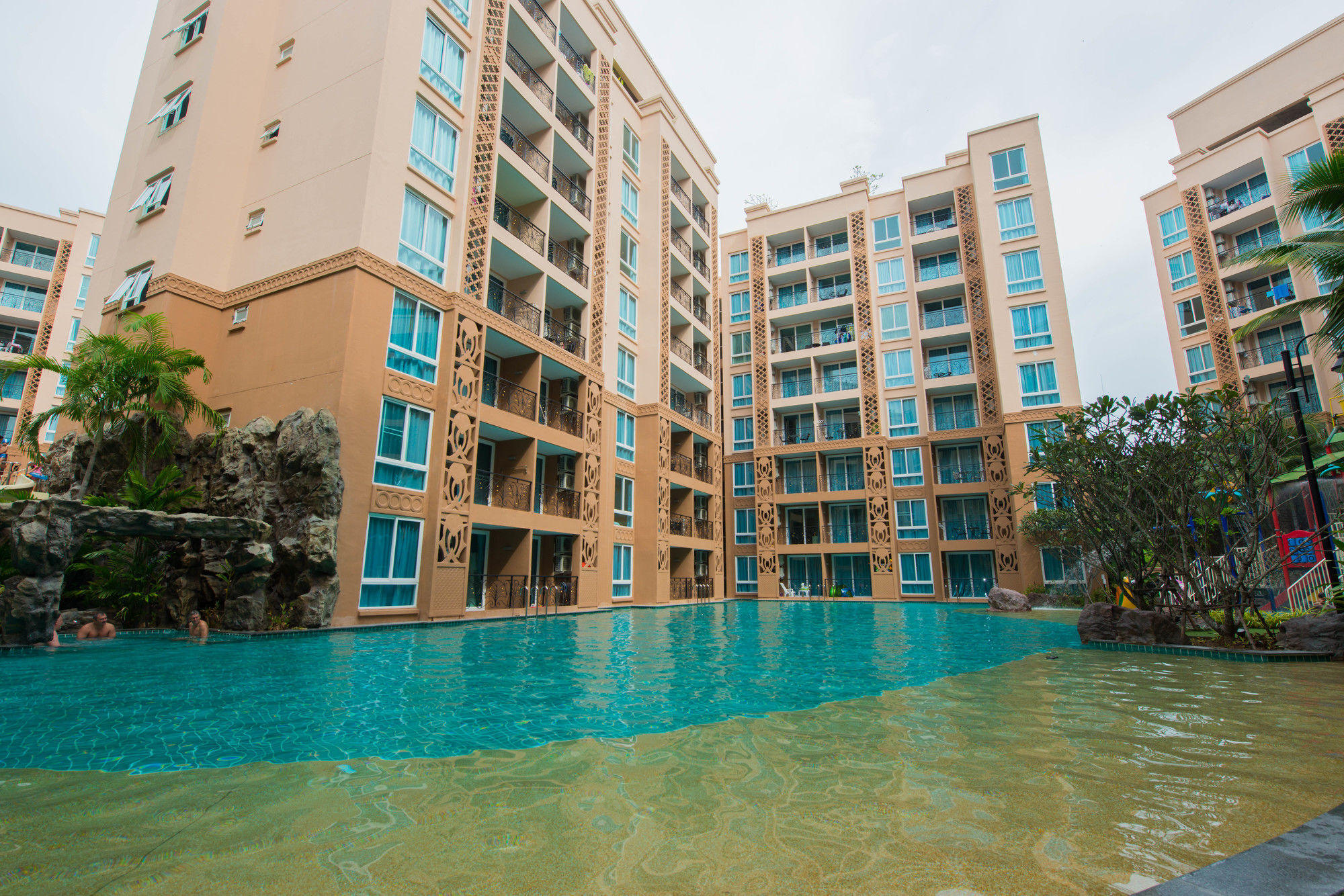 Atlantis Pattaya High Service Jomtien Beach Εξωτερικό φωτογραφία