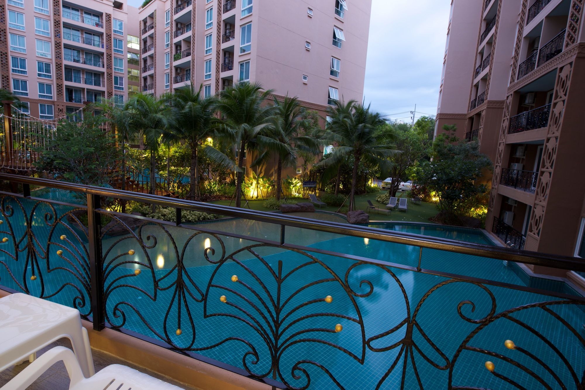 Atlantis Pattaya High Service Jomtien Beach Εξωτερικό φωτογραφία